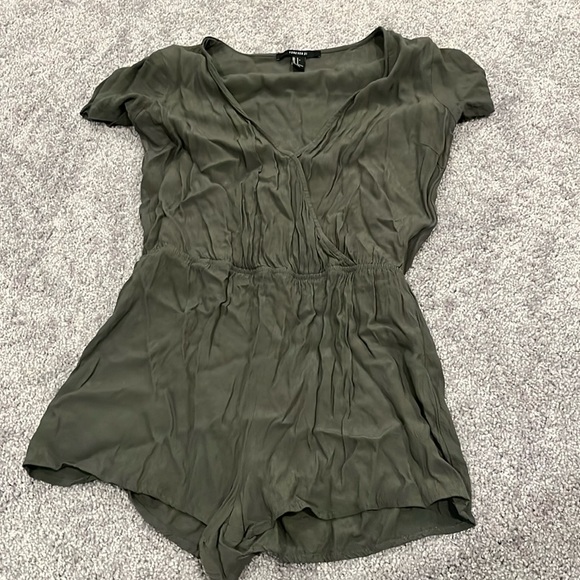 F21 Olive Romper - Picture 1 of 4